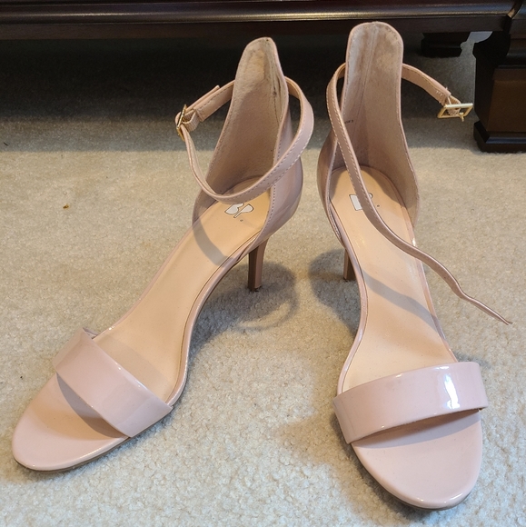 Cream/Neutral Patent Strapped Sandal - Picture 1 of 4
